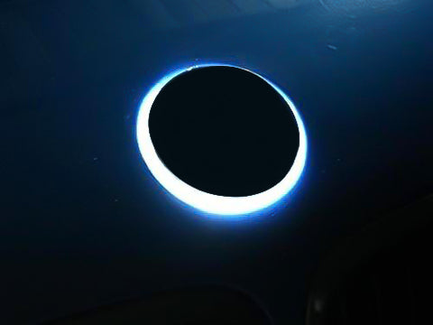 1x Ultra White Color 82mm Truck Hood Emblem - Round LED Illuminated Emblem Background Light Lighting Kit For BMW 3 4 5 6 7 X M Z Series X3 X5 X6