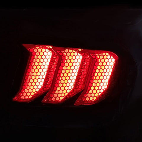 2pcs PVC Exterior Tail Brake Light Lamp Cover Honeycomb Sticker Universal for Cars 18.8'' x 11.8'' (Carbon Fiber Style)