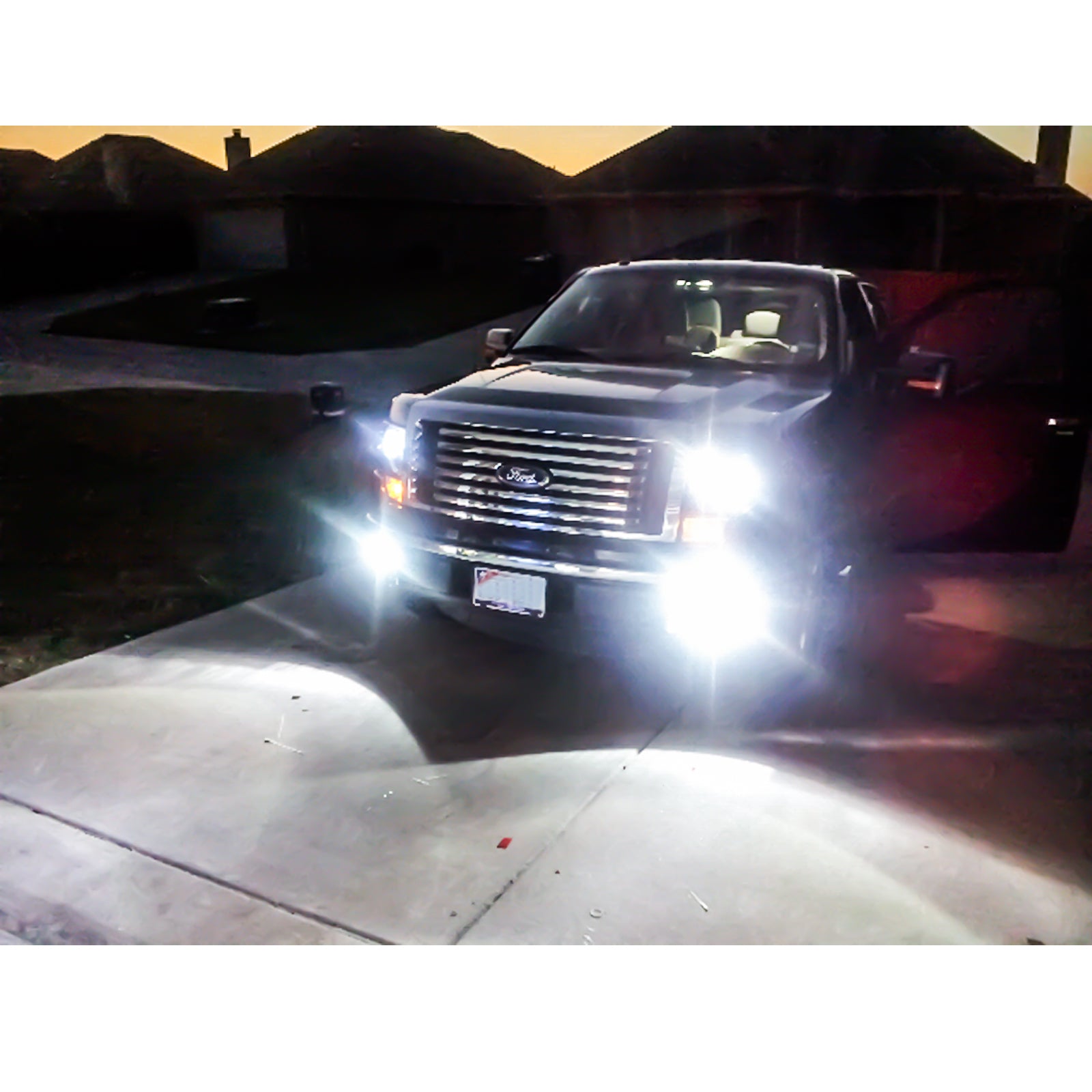 thumbnail image 2 of AUXITO Golden Yellow LED Fog Light Bulbs – 9145/H10, 3000K, 2-Pack For Ford F150/F250/F350 2 of 6