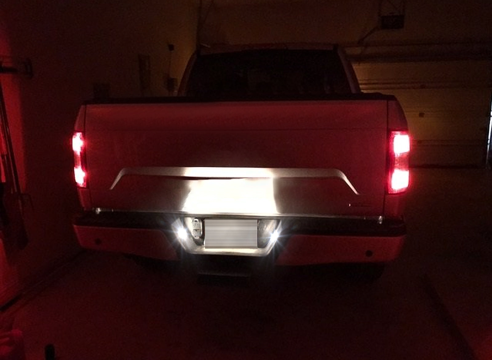 Kaufe LED-Kennzeichenleuchte für Cadillac Escalade Chevy Silverado 1500 2500  3500 Suburban Tahoe GMC Sierra 1500 2500 3500 Yukon