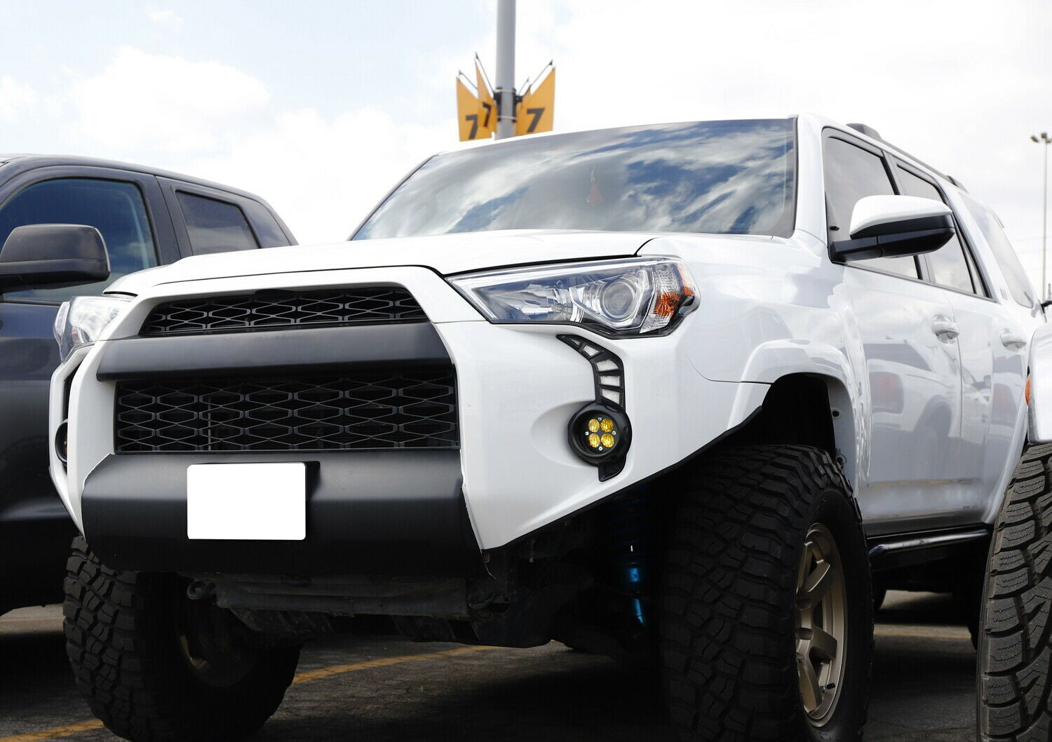Shunyoujia LED Fog Light Assembly With DRL & Turn Signal For Toyota 4Runner (2014-2024) – Smoked Housing